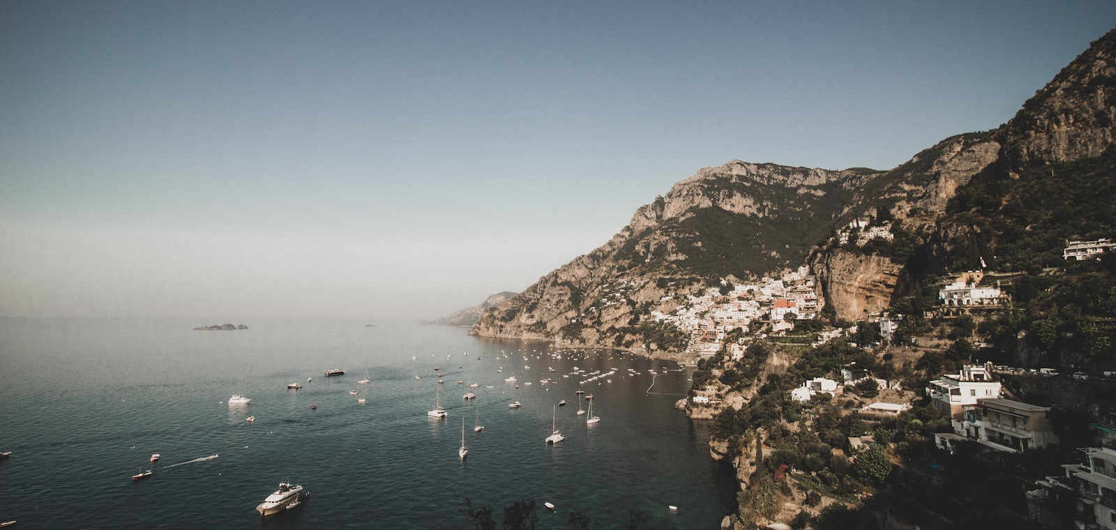 Het kuststadje Positano aan de Amalfikust in Italië